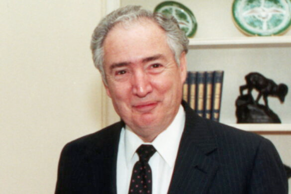 Remembering Lauro Cavazos, First Latino Cabinet Member
